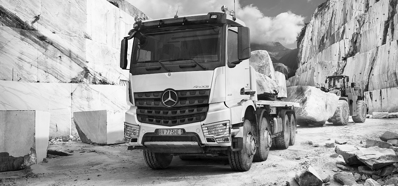 Arocs 4153 K. canfigurazione" marble truck Calendar-2019-october-motif-header-01