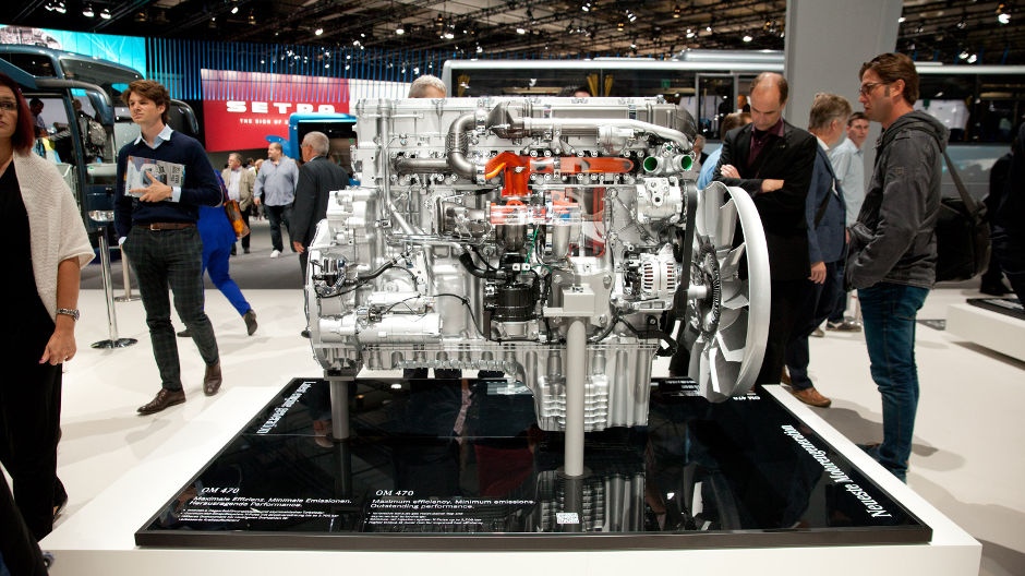 The latest generation of the Mercedes-Benz OM 470 comes with an all-round boost in performance. The in-line six-cylinder OM 470 with a 10.7 l capacity is the most compact of all the heavy-duty engines with the star.