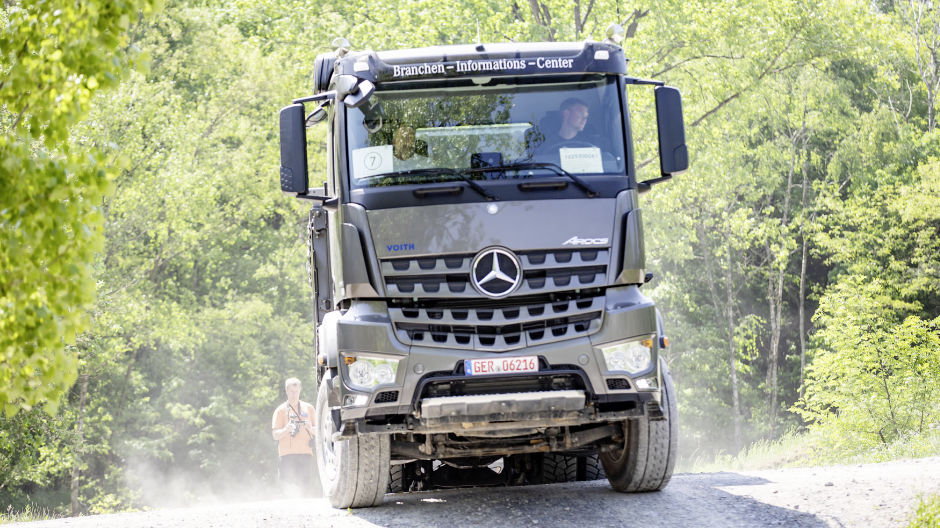 Vrachtwagens met power in zware omstandigheden: de RoadStars-bestuurders zijn onder de indruk van het offroad-parcours. 