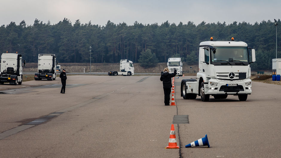 48 RoadStars de 13 países passaram um dia inesquecível na formação exclusiva ministrada no terreno do Centro de Condução Segura de Berlim-Brandemburgo.