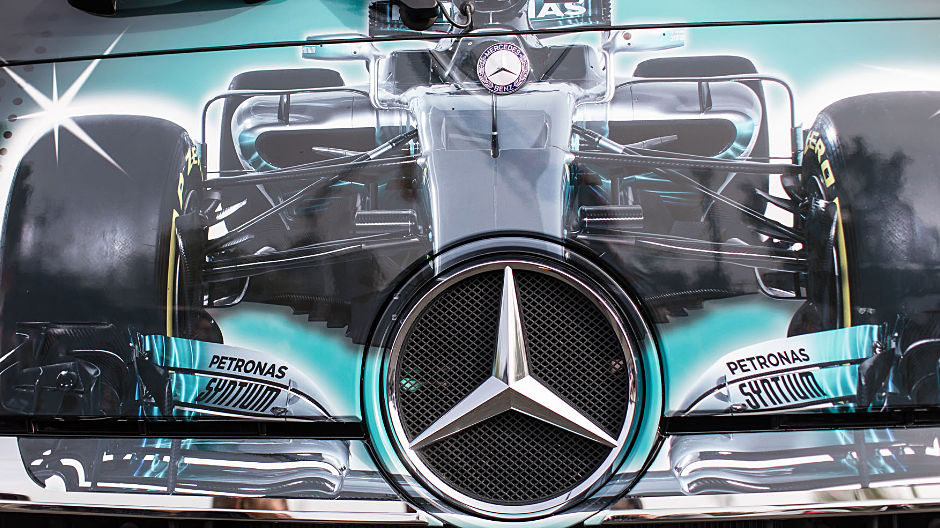 Airbrush wins! Agnes came to the trucker meeting in Le Mans in the truck of a friend which is covered with motifs of the Mercedes-AMG Petronas Motorsport Formula 1 team and their "Silver Arrows".