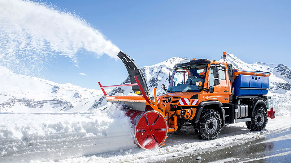 Bohužel nebylo při soutěži tolik sněhu, jako zde na obrázku Unimogu při nasazení na Großglockneru…