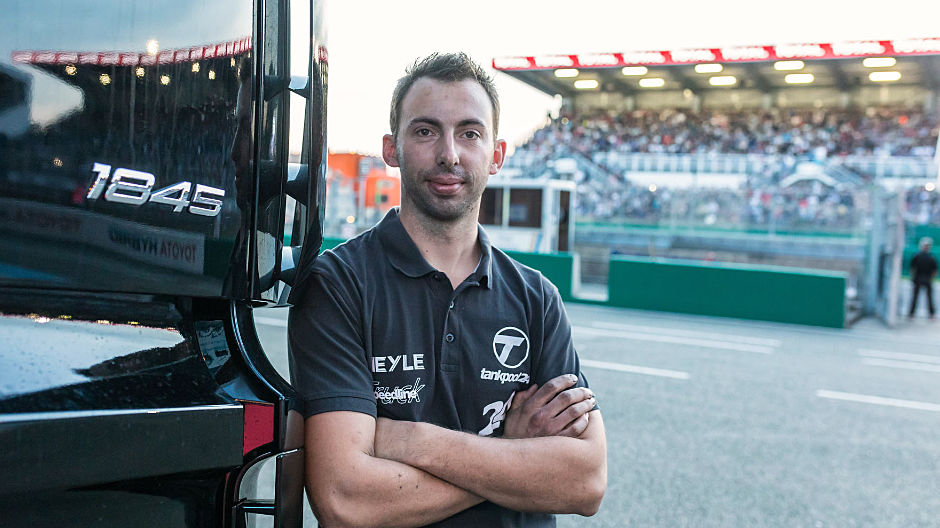 Voller Einsatz in Le Mans: Marcus war 2017 zum ersten Mal auf dem legendären Kurs in Frankreich mit dabei. Die Arbeit für „seinen“ Rennstall betreibt er als Hobby – und jederzeit mit Hingabe.