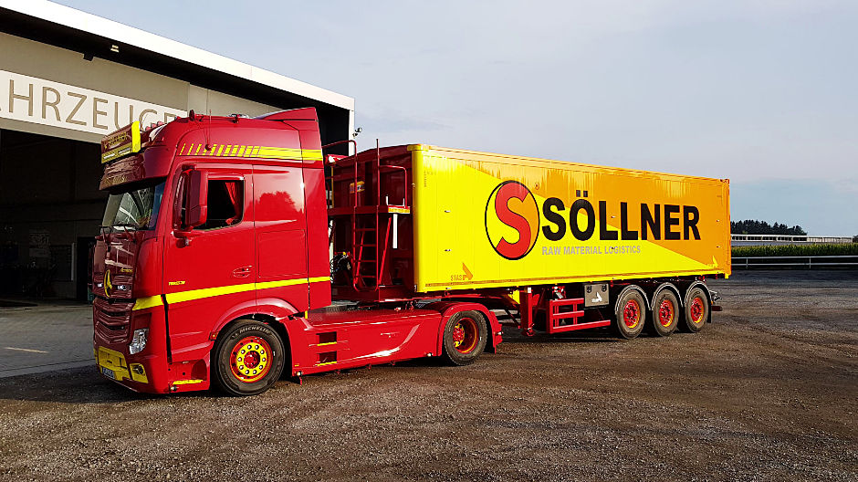 Consistent – right into the cab: the colour concept of Christian's Actros is implemented consistently and mirrors the colours of the Söllner Group logo.