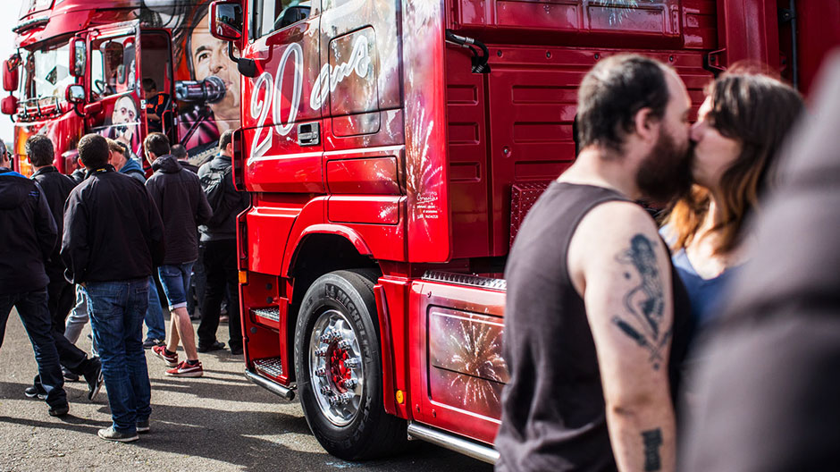 Στις εκδηλώσεις των οδηγών φορτηγών, το Actros του Michael γίνεται πόλος έλξης για το κοινό.