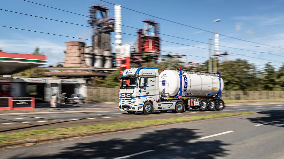 Con il tank container nella Ruhr – Molti dei viaggi di Michael Nienhaus partono o si concludono al «duisport» di Duisburg, il più grande porto interno al mondo con diversi terminali che servono la regione del Reno e della Ruhr.