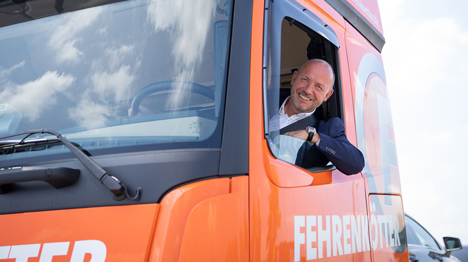 Joachim Fehrenkötter ist Fan des neuen Actros: „Die Assistenzsysteme sind technologisch ein Riesensprung. Sie bieten unseren Fahrern eine wertvolle Entlastung im stressigen Verkehr.“