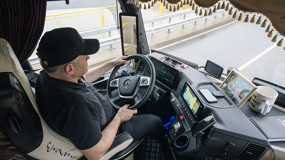 Individually designed. Joachim has designed the new Actros inside and out according to his own wishes.