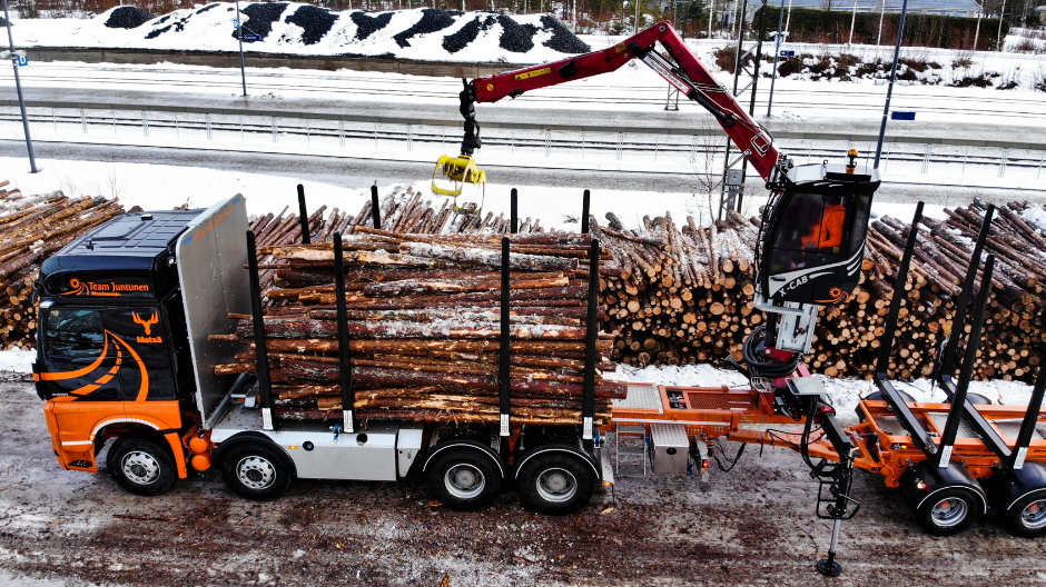 Μεταφορά ξυλείας: Η Team Juntunen δραστηριοποιείται πλέον, εκτός από τη βιομηχανία τύρφης, και σε άλλους τομείς των μεταφορών.