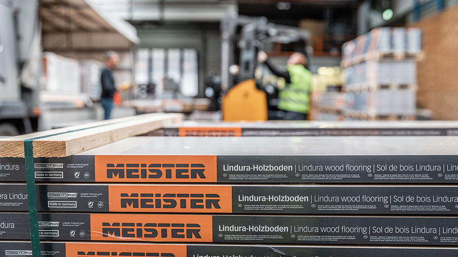 Från tillverkning till transport: På MeisterWerken i Sauerland visar man prov på stor yrkesskicklighet. En del av arbetet är att säkra lasten.