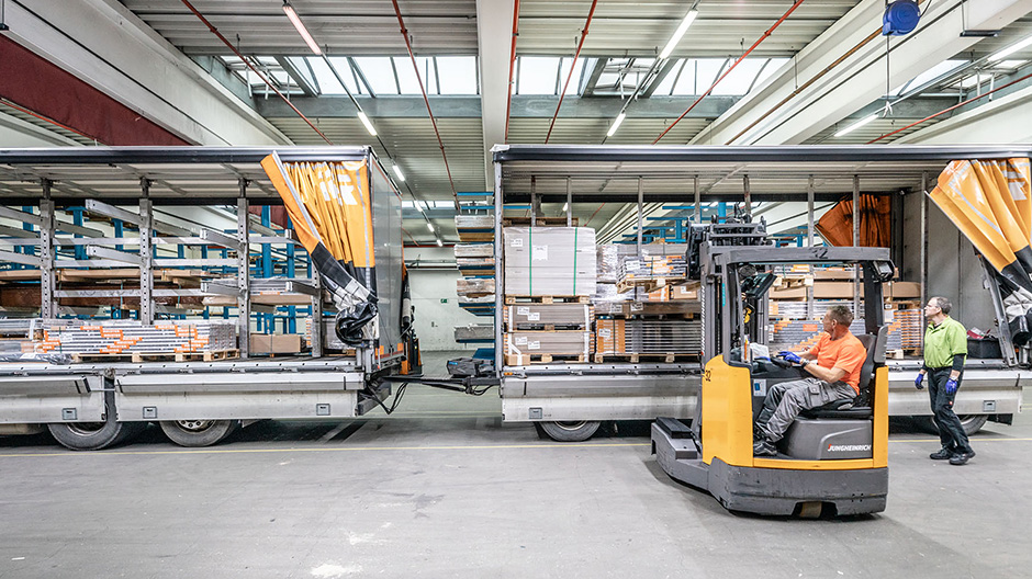 De la fabrication au transport : chez MeisterWerke dans le Sauerland, on trouve un vrai savoir-faire. La sécurisation du chargement constitue une étape importante.