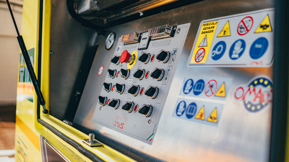 One control panel right and left, plus the remote control – that provides flexibility particularly when two or more rescue vehicles are in operation.