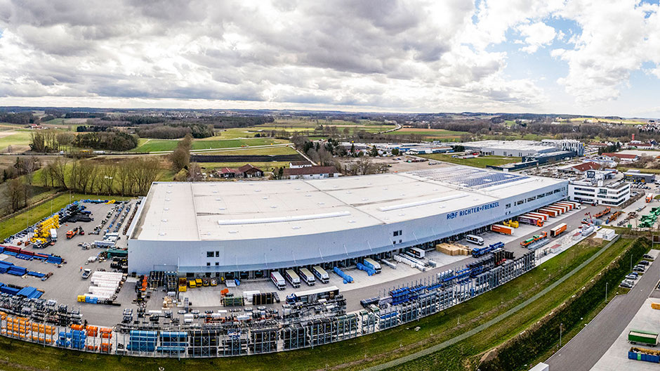 Ευρύχωρο: Το νέο κέντρο αποθήκευσης και διακίνησης στο Reichertshofen είναι μεγαλύτερο από 60.000 τετραγωνικά μέτρα.