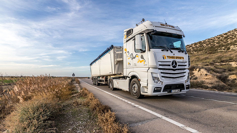 Langeafstandsverkeer: Een van de hoofdroutes van de trucks van Altra Logística is Teruel – Parijs. In één traject legt de Actros 1848 1.300 kilometer af.