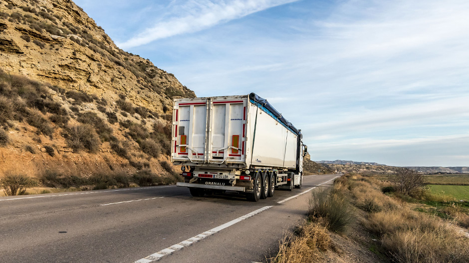 Fernverkehr: Eine der Hauptrouten der Trucks von Altra Logística ist Teruel – Paris. Auf einer Strecke legt der Actros 1848 1300 Kilometer zurück.