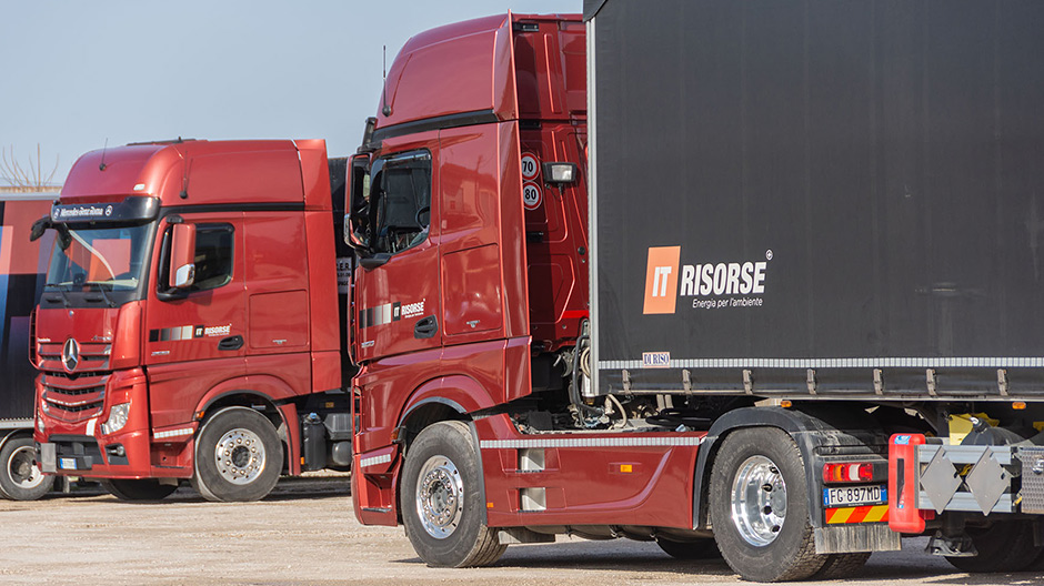 Close cooperation: Actros trucks have been in IT Risorse’s fleet since 2004 – today, 27 vehicles bear the three-pointed star.