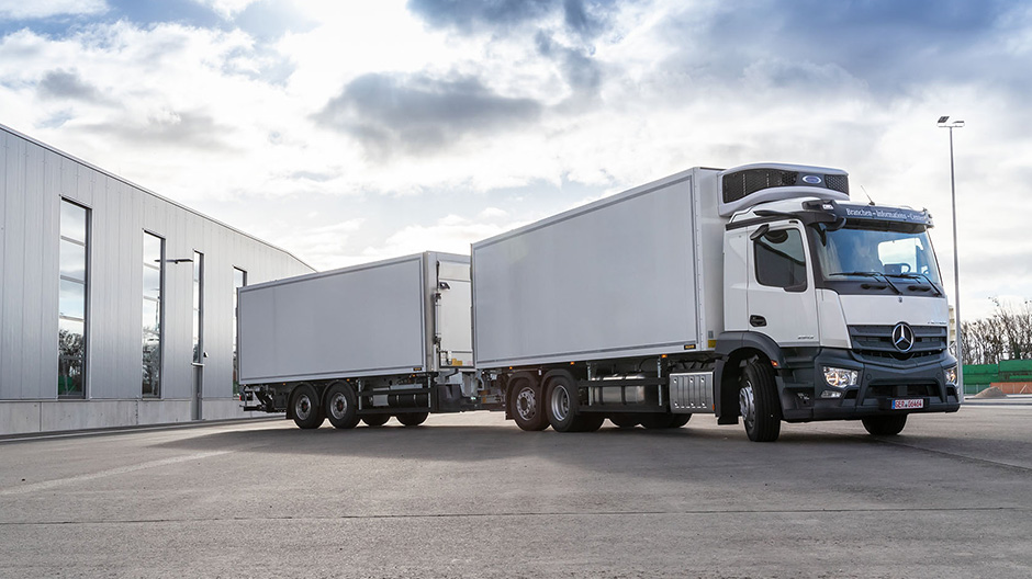Nouvel Actros : le fleuron de Mercedes‑Benz Trucks a également fait ses preuves depuis longtemps dans le domaine du transport de distribution lourd.