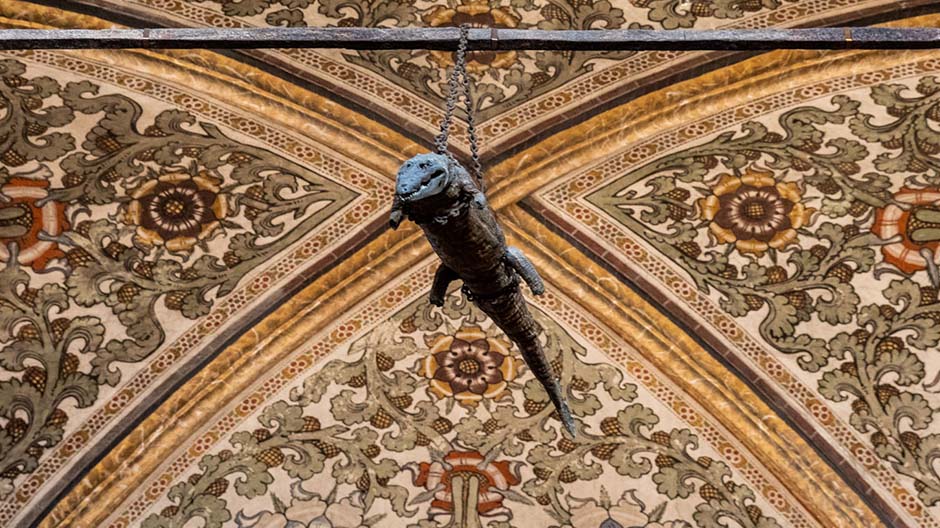 Artă cu cretă binecuvântată, un crocodil ca decorațiune de biserică – și plimbări prin pădurea tomnatică: familia Kammermann are parte de experiențe minunate și pitorești în nordul Italiei.