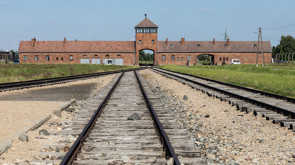 Impressionante e soffocante: in quello che è stato il campo di concentramento di Auschwitz-Birkenau Andrea e Mike hanno effettuato una visita guidata. In città come Cracovia e Varsavia e visitando le meraviglie paesaggistiche della Polonia è stato possibile ritrovare la quiete.