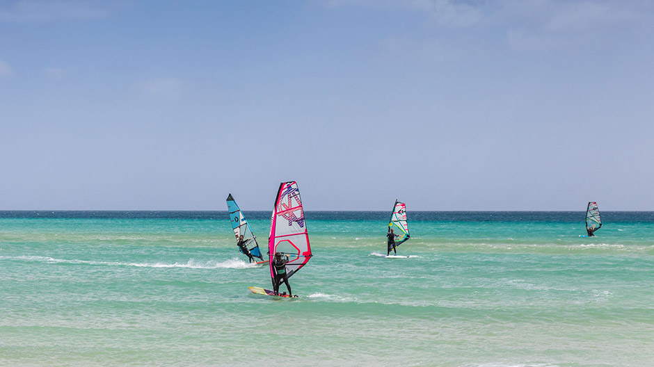 ... le windsurf sur la plage de Jandía ou même...