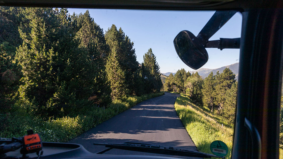 Andorska strona drogi przez przełęcz Port de Cabús jest bardzo dobrze rozwinięta – w przeciwieństwie do jej hiszpańskiego odpowiednika. 