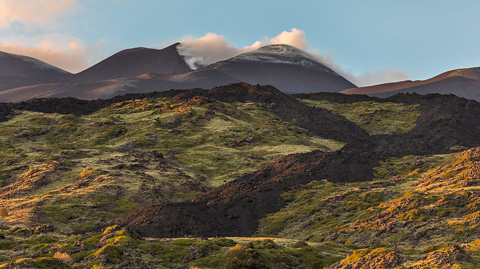 Dois passos para a frente, um para trás – e a Aimée precisa de «sapatos»: viagem de descoberta no flanco do Etna.