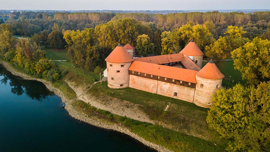 Από το τριγωνικό φρούριο Sisak …