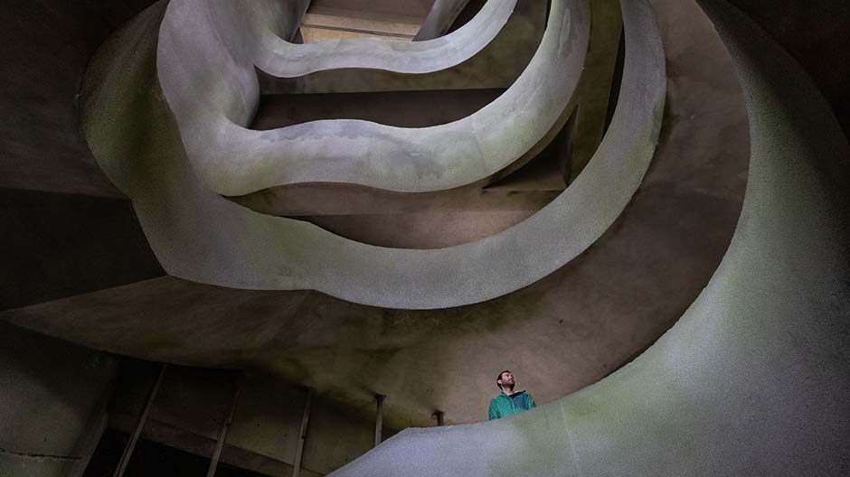 … fino a raggiungere il monumento dall'atmosfera futurista di Petrova Gora …