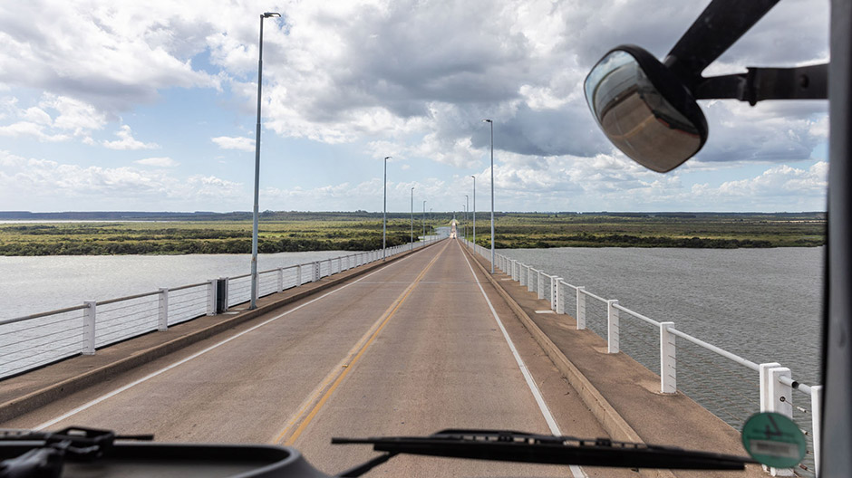 Atravesamos el río hacia Argentina y después nos adentramos en la locura de los puentes y las calles de Buenos Aires. 