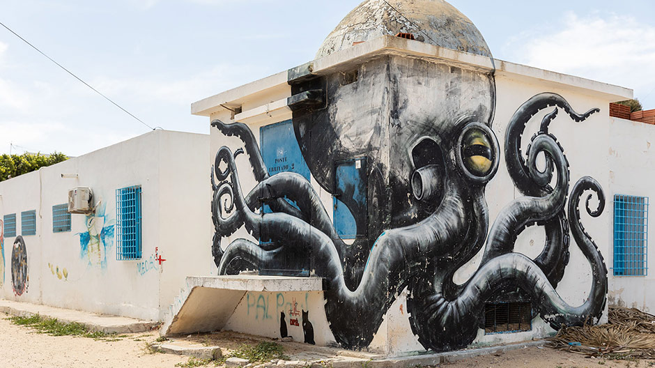 Synagoge, Street-Art, Straßenleben: Wer genau hinschaut, kann auf Djerba viel entdecken.