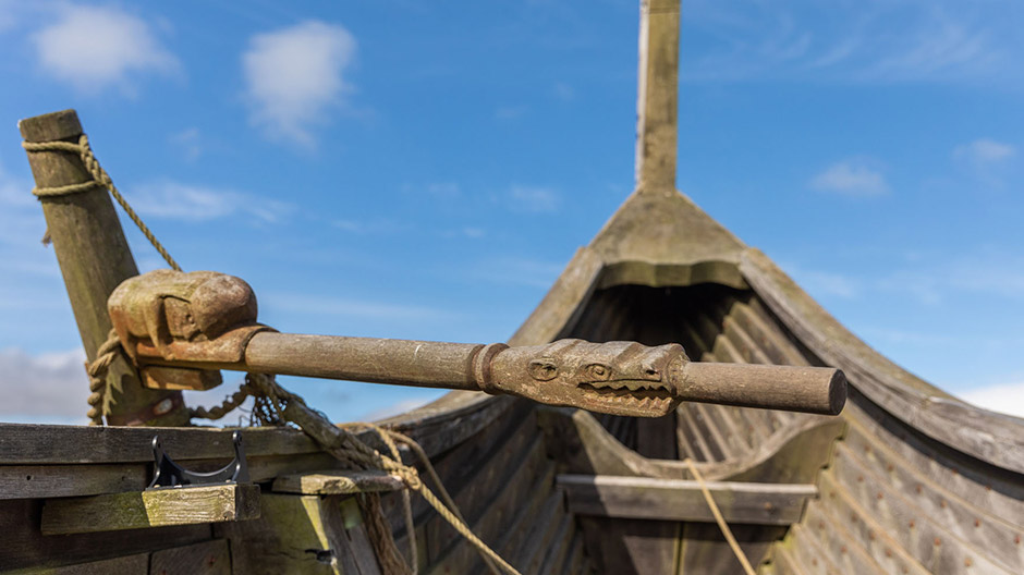 Ännu efter 700 år hittar man spår från vikingarna överallt på Unst.
