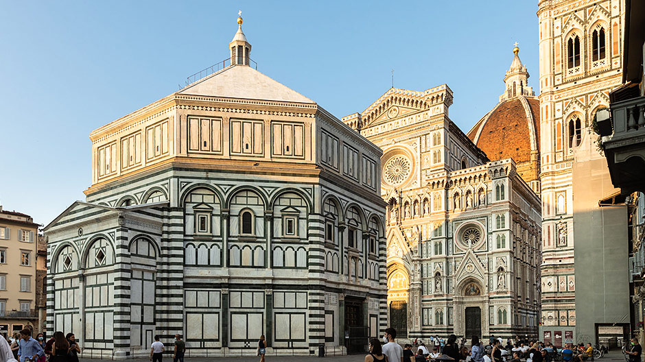 Uanset om det er set fra fugleperspektiv eller helt tæt på, er Firenze en fascinerende by. 