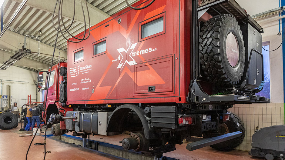 På besök på nya Daimler Truck Campus – innan Axor får nya däck.