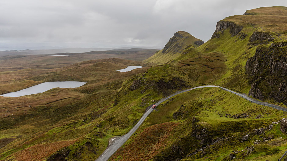 Skotlannin mantereen pohjoisimmasta pisteestä kohti etelää, niin kuljettuja polkuja pitkin kuin myös niiden ulkopuolella.
