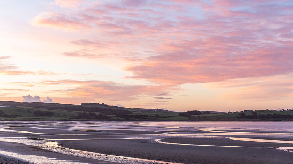 Przeprawa w promieniach słońca: wyspy i półwyspy regionu Argyll and Bute są połączone licznymi małymi promami.