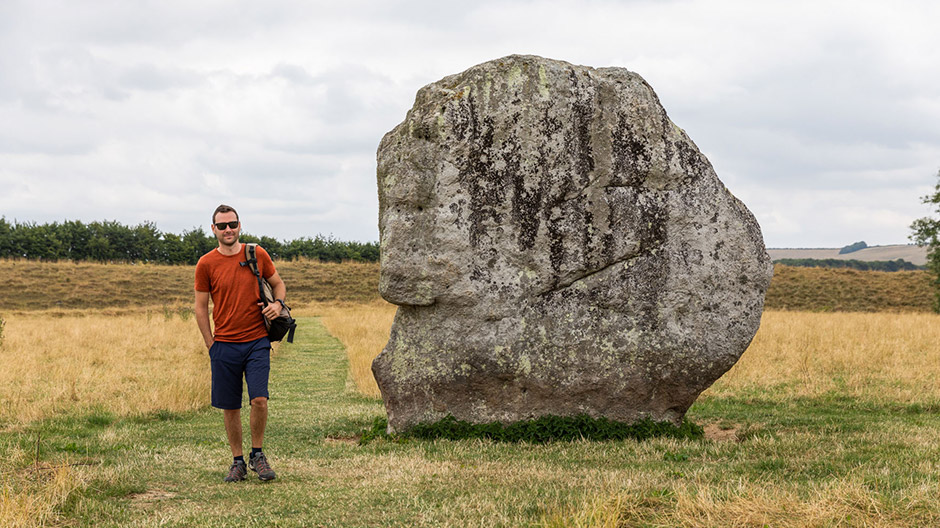 … og over land til det første højdepunkt, megalit-stenene i Avebury.