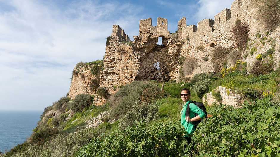 Vechi ruine, golfulețe circulare: peninsula Peloponez nu este doar întinsă, ci și diversificată.