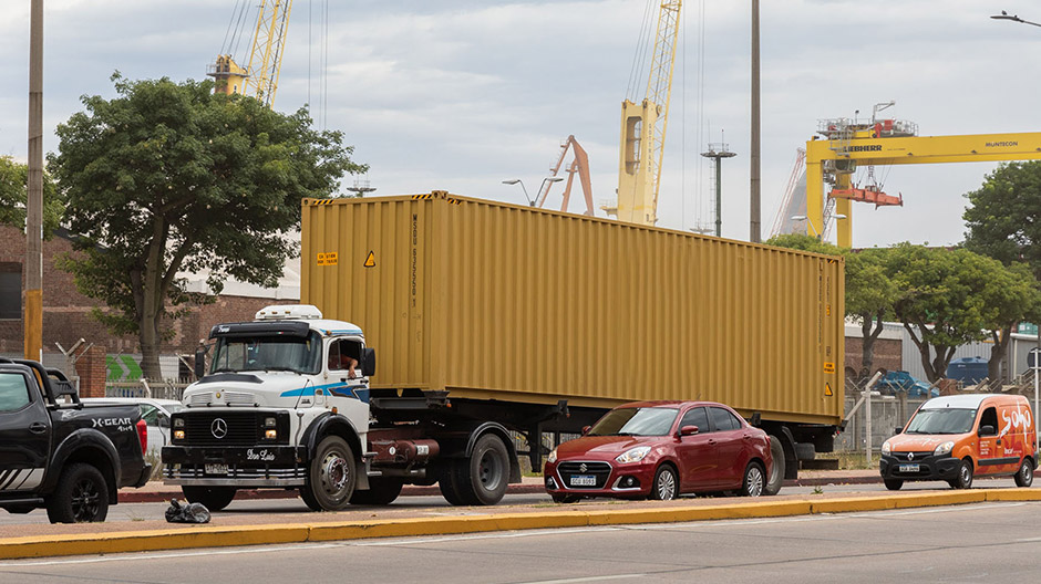Trucking in Zuid-Amerika: ook op de wegen van Uruguay horen vrachtwagens met de ster er gewoon bij.