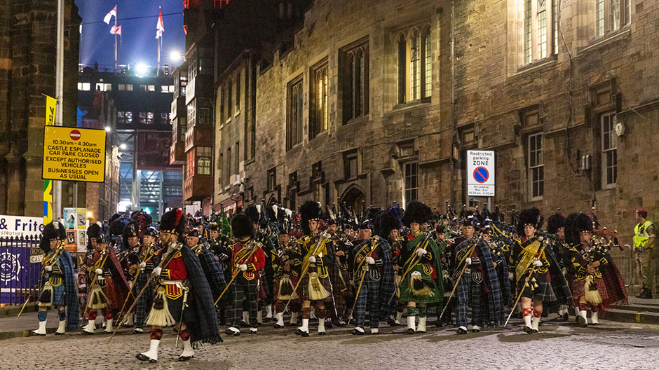 Royal Edinburgh Military Tattoo Festivali'nde yüksek sesli performans.