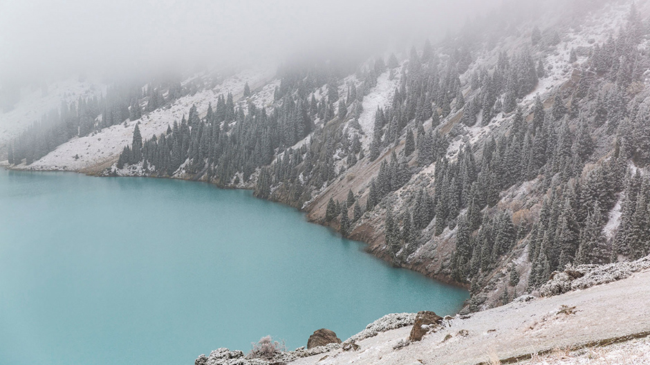 La prima neve e fango a non finire: Il Kazakistan, attraversato dai Kammermann per 4.500 chilometri da Ovest ad Est, si è rivelato una destinazione particolarmente avventurosa.