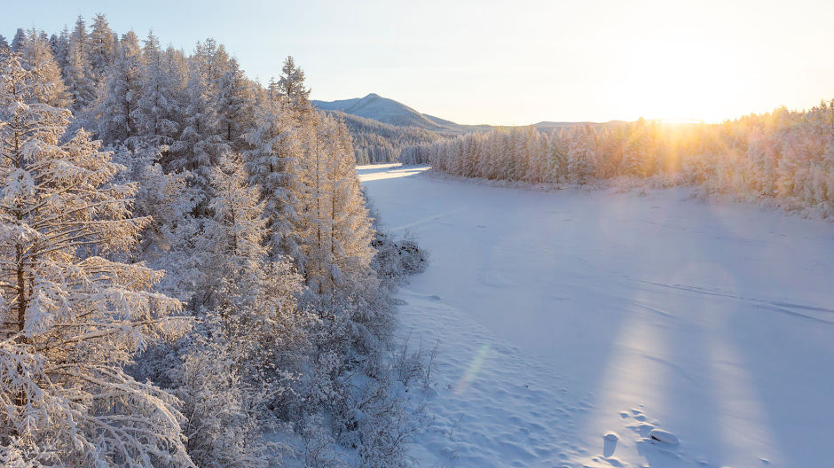 Lunta niin kauas, kuin silmä kantaa: Siperian talvessa Kammermannit saivat nähdä lyhyitä, mutta myös säteilevän kauniita päiviä.