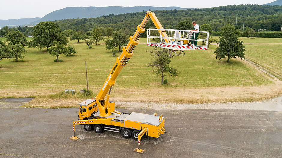 Breezy: the work platform reaches a height of 45.50 metres.