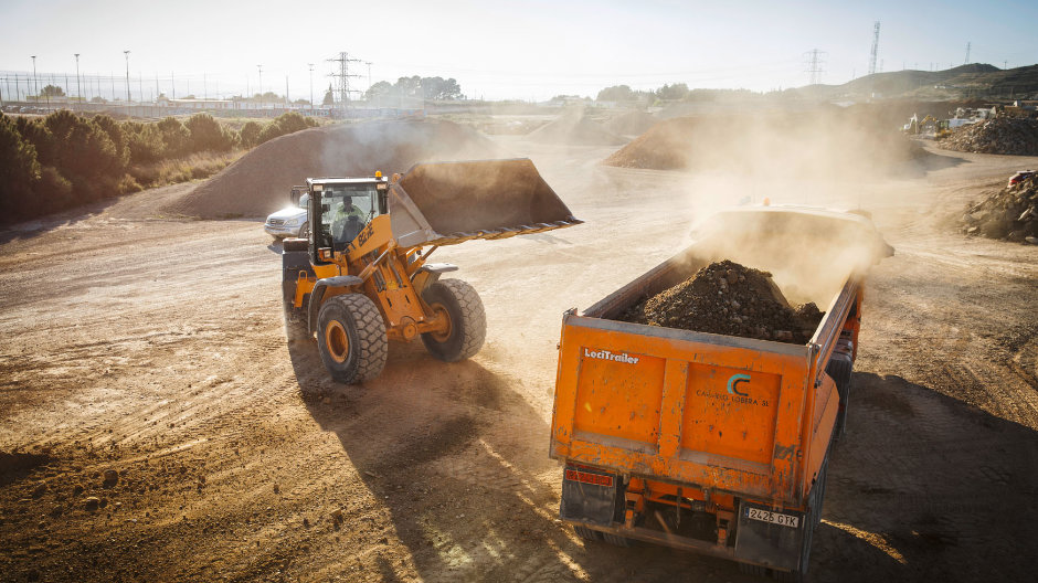 José's company, Áridos y Excavaciones Carmelo Lobera, is assisting a number of big road-building projects.