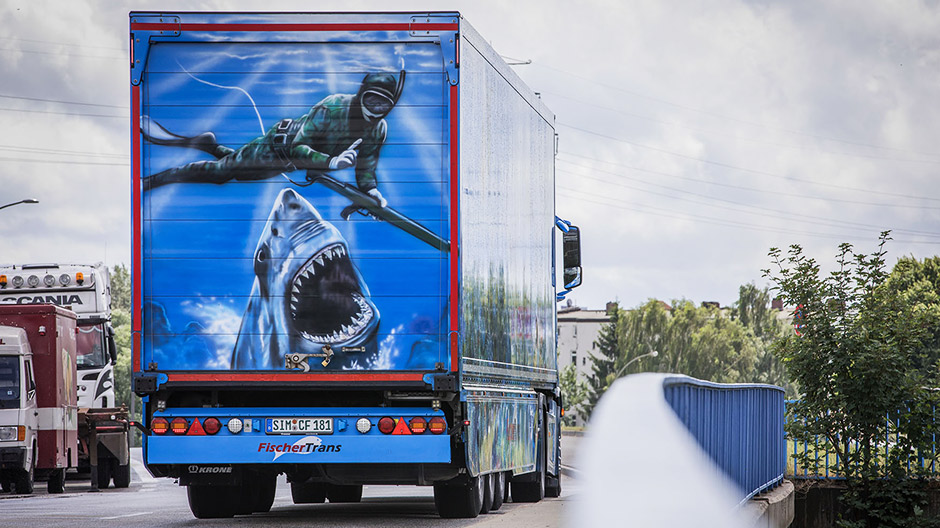 Underwater world on the truck and semitrailer: there's something to discover on almost every square metre.