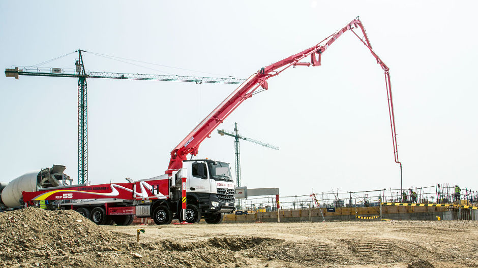 An impressive appearance. The Arocs 4148 proved to be the best possible chassis at Bombeos de Hormigón Almargen S.L. when the company modernised its truck-mounted concrete pump fleet. 