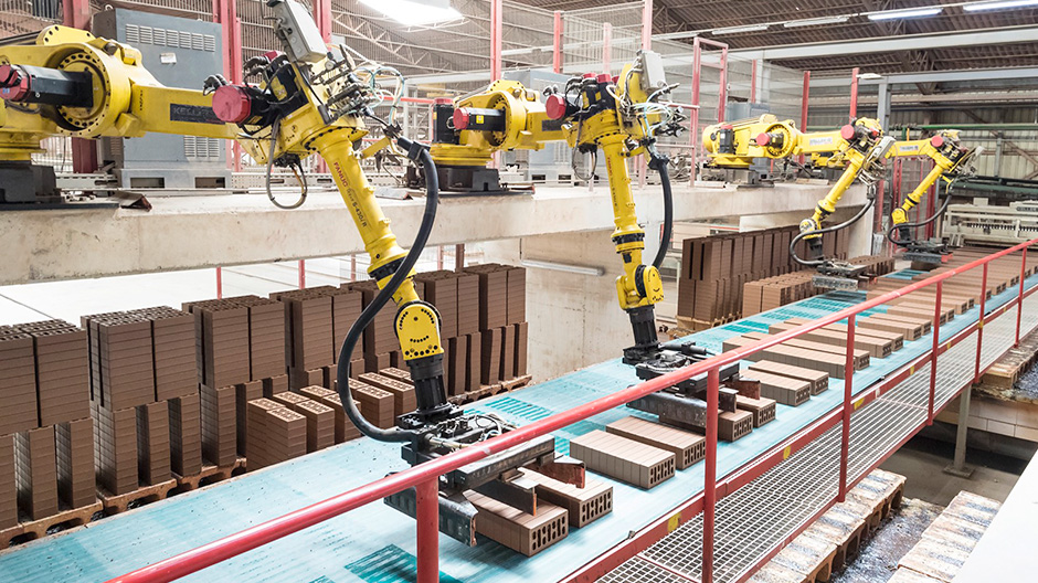 Alta tecnología. La Paloma Cerámicas trabaja con robots que garantizan la eficiencia en la fabricación de ladrillos.