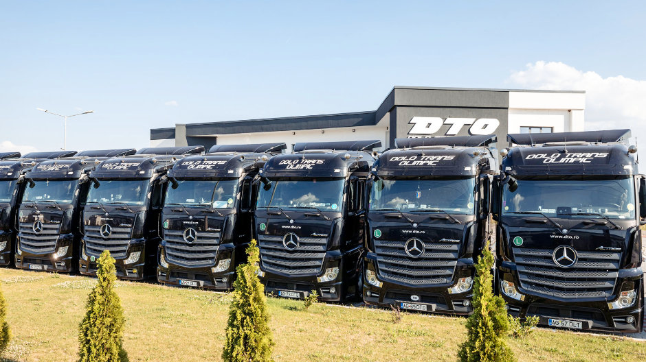 390 modern trucks are on the road for Dolo Trans Olimp. A further 100 new Actros models will be added to the fleet this year.
