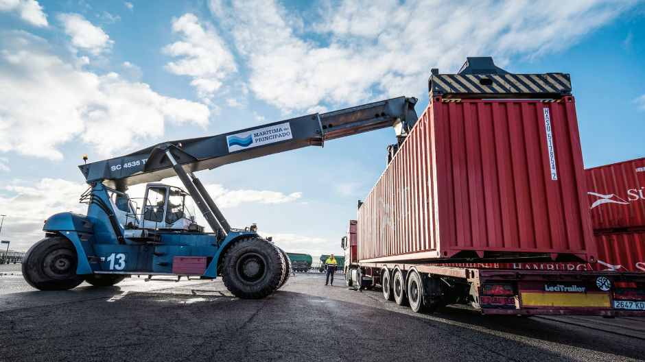 Solid partnership. The cargo handling services provider Marítima del Principado appreciates Transmaraña’s flexibility and reliability.