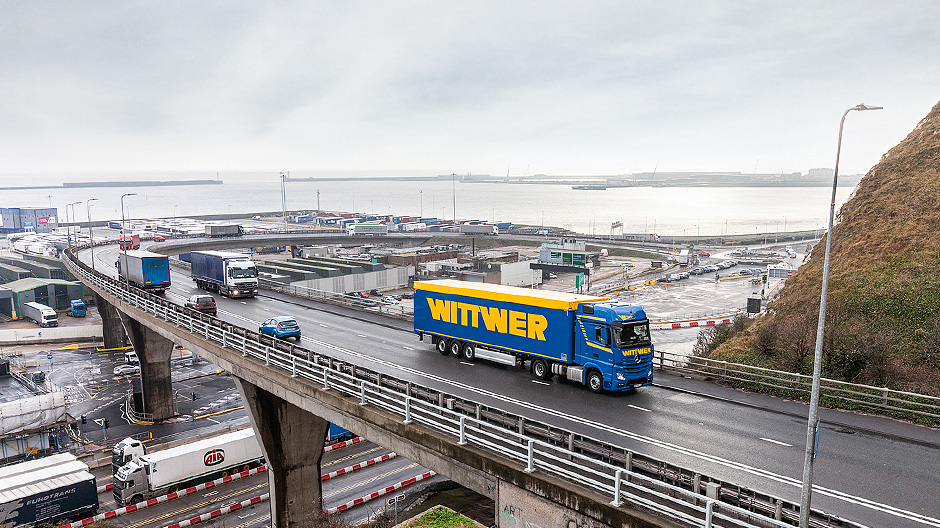 In Dover. The Wittwer trucks travel to the British Isles with freight ranging from newspaper paper to parts for automotive suppliers – and back again with recycling goods, for example.