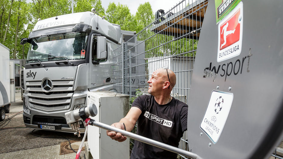 El Sky Truck cubre cuatro partidos de cada jornada de la primera y la segunda división de la liga alemana, de viernes a lunes. Y luego están los partidos de la Champions League y de la Copa DFB.